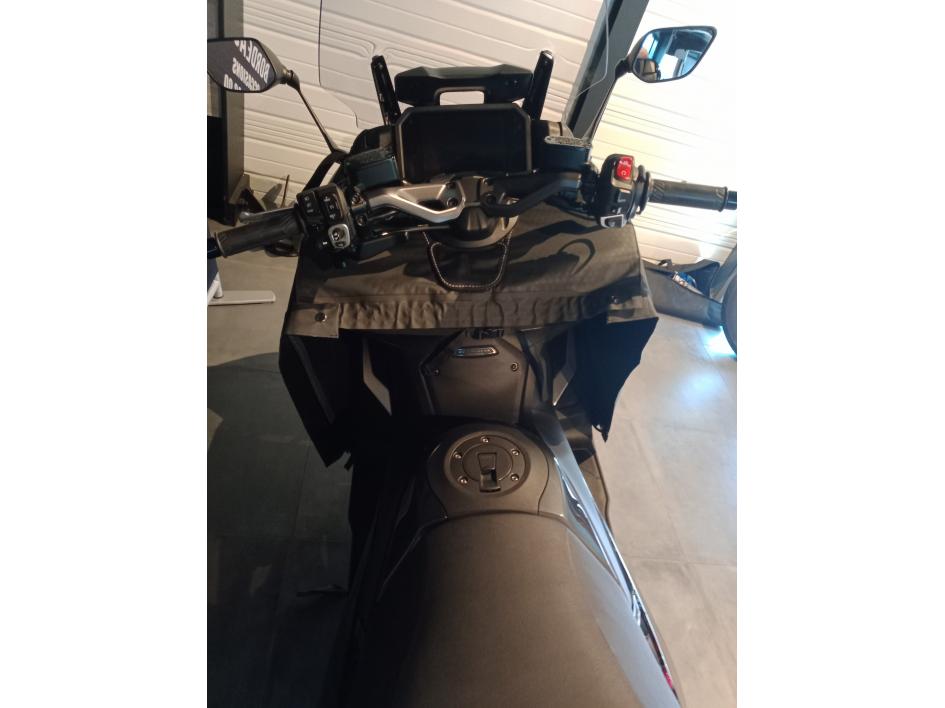 YAMAHA XP T-MAX 560 TECH MAX 1 ere Main
