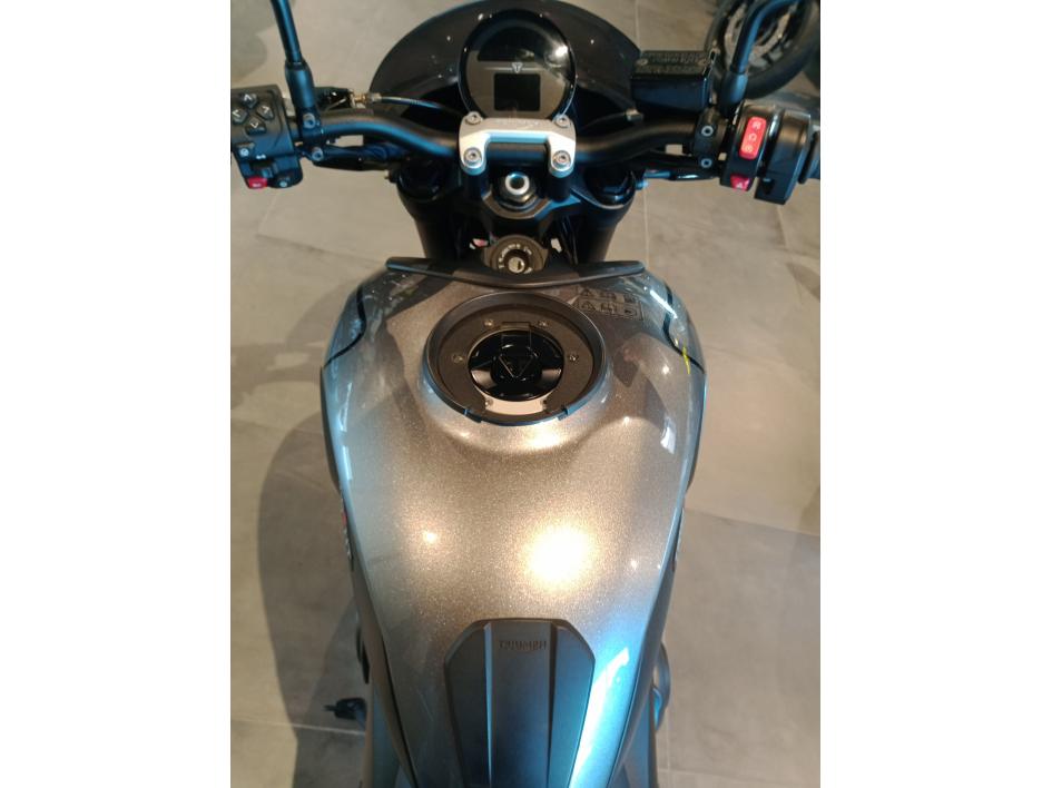 TRIUMPH TRIDENT 660 A2 STYLE RACER