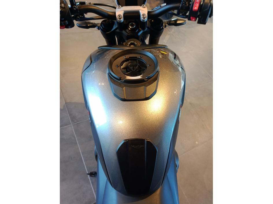 TRIUMPH TRIDENT 660