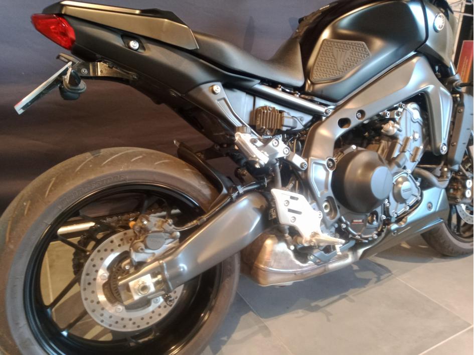YAMAHA MT-09 1ere MAIN