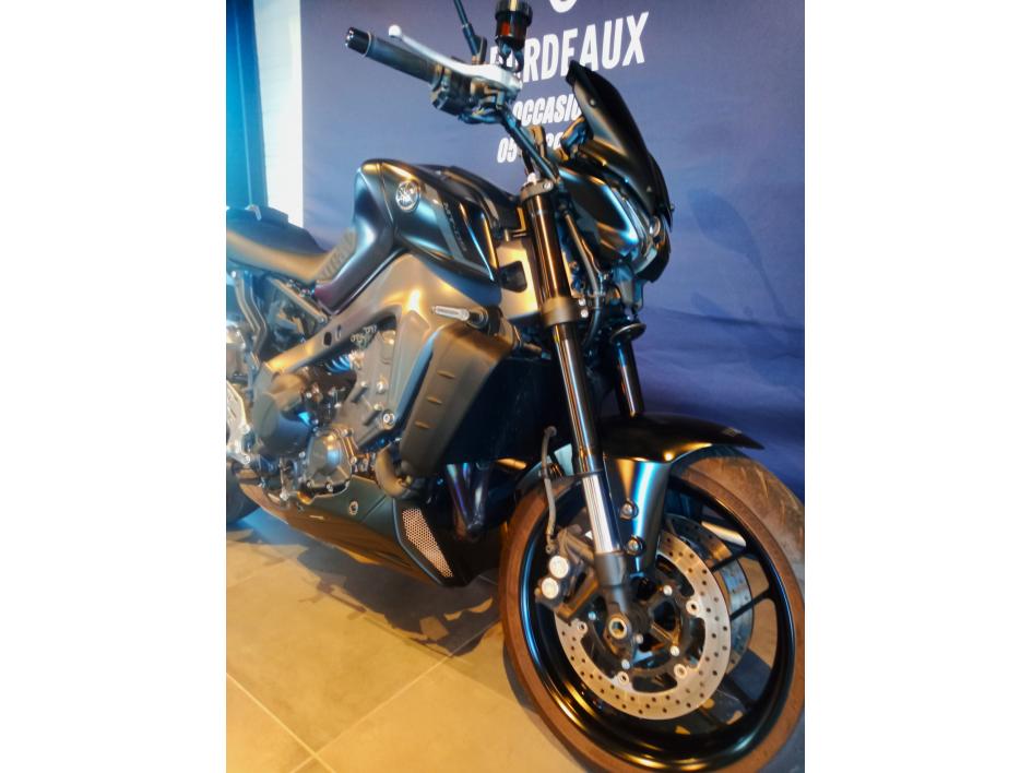 YAMAHA MT-09 1ere MAIN