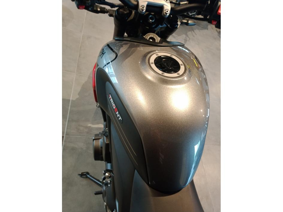 TRIUMPH TRIDENT 660