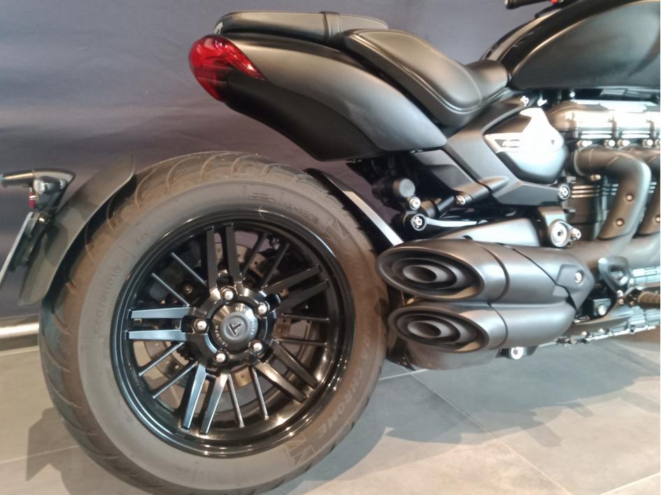 TRIUMPH ROCKET 3 R BLACK EDITION 1ere MAIN